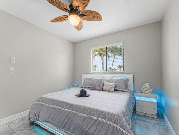 Luxurious Waterfront Vacation Home in Cape Coral